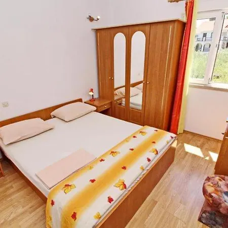 Veselka With Terrace Lumbarda