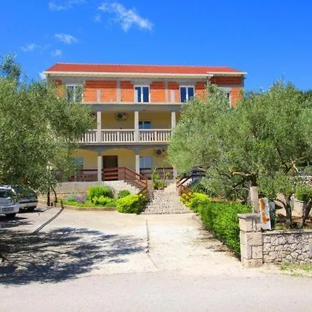 Veselka With Terrace Lumbarda